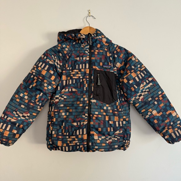 Patagonia Kid's Reversible Down Sweater Hoody in Fitz Roy Patchwork - Picture 5 of 11